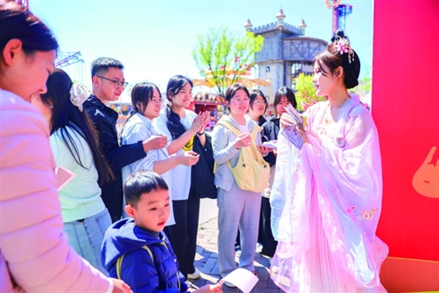 济南融创乐园“花神之约”活动打造春日打卡地标 景区供图